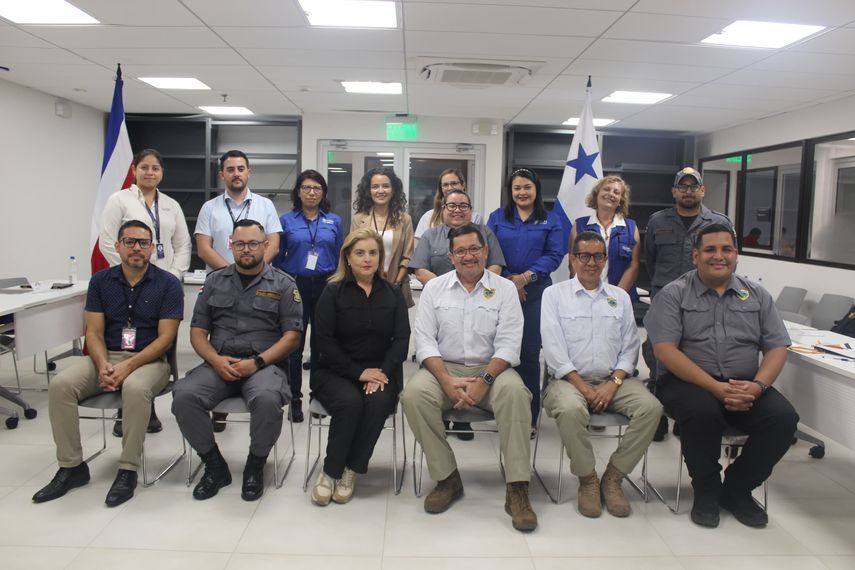 El Servicio Nacional de Migración reafirmó su compromiso de velar por la seguridad de los ciudadanos y residentes en Panamá, promoviendo la cooperación regional en temas migratorios. El Servicio Nacional de Migración reafirmó su compromiso de velar por la seguridad de los ciudadanos y residentes en Panamá, promoviendo la cooperación regional en temas migratorios.