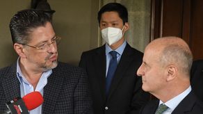 Costa Rica: Presidente electo se reúne con rival de balotaje