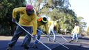 El Ministerio de Obras Públicas (MOP) continúa acelerando la ejecución del programa de Rehabilitación de la Red Vial, conocido como “Tapahuecos”, logrando la colocación de más de 60 mil toneladas de asfalto a nivel nacional durante la temporada de verano, informó el ministro José Luis Andrade. El Ministerio de Obras Públicas (MOP) continúa acelerando la ejecución del programa de Rehabilitación de la Red Vial, conocido como “Tapahuecos”, logrando la colocación de más de 60 mil toneladas de asfalto a nivel nacional durante la temporada de verano, informó el ministro José Luis Andrade.