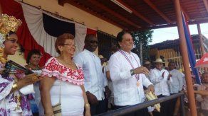 Roberto Duran recibe medalla al mérito y pergamino Rufina Alfaro en el distrito de San Miguelito