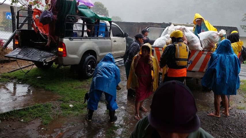 Como resultado del paso del huracán Julia reportado por el Sistema de Protección Civil (SINAPROC) provocando intensas lluvias, el Instituto de Acueductos y Alcantarillados Nacionales (IDAAN) informa que este evento natural ha afectado la operatividad de seis plantas potabilizadoras en la provincia de Chiriquí.