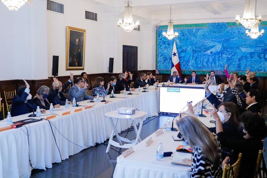 Mesa de medicamentos recomienda al presidente Cortizo ajustar decreto sobre la compra directa.