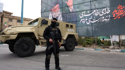 Irán negó este miércoles haber solicitado un alto el fuego como horas antes había asegurado el presidente de EE.UU., Donald Trump, una afirmación desmentida por la embajada iraní en España y que el portavoz del Ministerio de Exteriores de la república islámica tachó de falsa e infundada. Irán negó este miércoles haber solicitado un alto el fuego como horas antes había asegurado el presidente de EE.UU., Donald Trump, una afirmación desmentida por la embajada iraní en España y que el portavoz del Ministerio de Exteriores de la república islámica tachó de falsa e infundada.