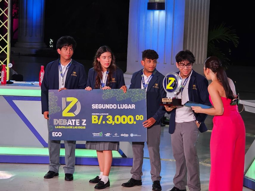 Debate Z:  La Academia Santa María de Colón se alza con el triunfo de la primera temporada
