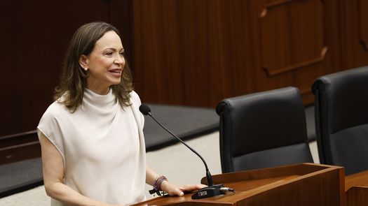 La líder opositora venezolana y nobel de la paz de 2025, María Corina Machado, defendió este martes una transición pacífica, creíble y disciplinada para su país, reconoció el papel de Estados Unidos para lograr este objetivo y reclamó elecciones justas y libres en Venezuela. La líder opositora venezolana y nobel de la paz de 2025, María Corina Machado, defendió este martes una transición pacífica, creíble y disciplinada para su país, reconoció el papel de Estados Unidos para lograr este objetivo y reclamó elecciones justas y libres en Venezuela.