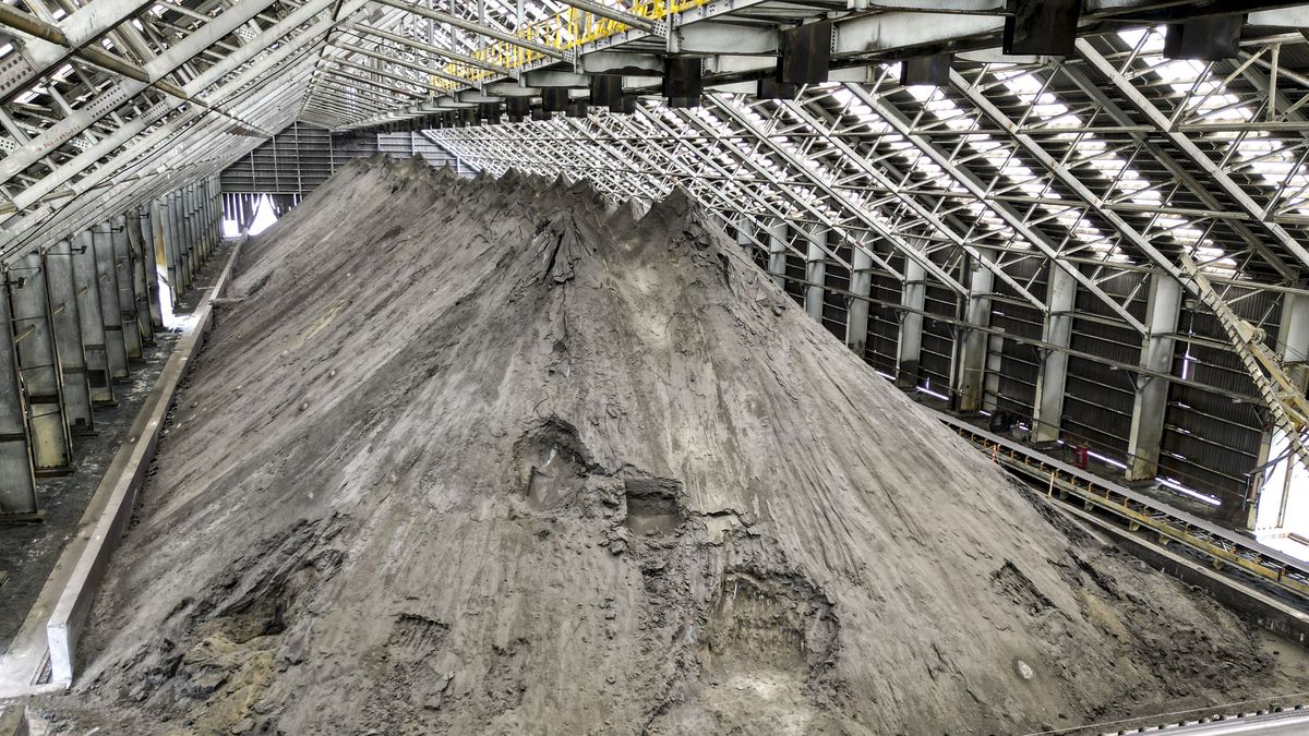 Regalías por unos 29 millones de dólares obtenidas por las exportaciones del concentrado de cobre que permanecía almacenado en la mina inhabilitada en Panamá, permiten el mantenimiento de este yacimiento paralizado por orden judicial desde 2023. Regalías por unos 29 millones de dólares obtenidas por las exportaciones del concentrado de cobre que permanecía almacenado en la mina inhabilitada en Panamá, permiten el mantenimiento de este yacimiento paralizado por orden judicial desde 2023.