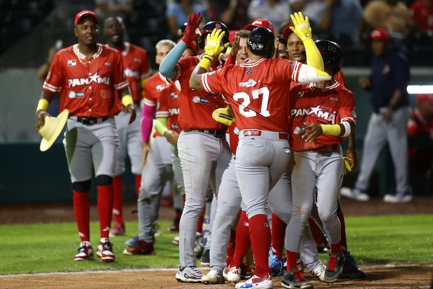 Las selecciones sub-23 de béisbol de Panamá, Cuba, Puerto Rico y México disputarán este viernes las semifinales del torneo Panamericano de la categoría que transcurre en territorio panameño. Las selecciones sub-23 de béisbol de Panamá, Cuba, Puerto Rico y México disputarán este viernes las semifinales del torneo Panamericano de la categoría que transcurre en territorio panameño.