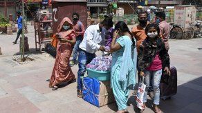 India impone confinamiento de una semana en Nueva Delhi ante aumento del covid