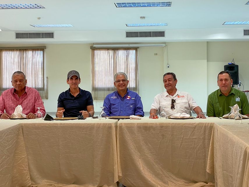 Ricardo Lombana: opposition meeting was to take photos