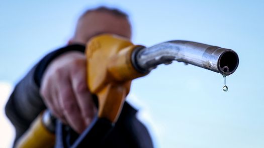 Los precios del petróleo cedieron el jueves tras una sesión muy volátil, en un mercado que apuesta por la posibilidad de que Estados Unidos e Irán lleguen a un acuerdo para poner fin a las hostilidades en Oriente Medio. Los precios del petróleo cedieron el jueves tras una sesión muy volátil, en un mercado que apuesta por la posibilidad de que Estados Unidos e Irán lleguen a un acuerdo para poner fin a las hostilidades en Oriente Medio.