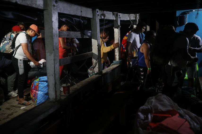 Al menos 180 migrantes tomarán un barco en Panamá en su viaje de retorno hacia Suramérica Al menos 180 migrantes tomarán un barco en Panamá en su viaje de retorno hacia Suramérica