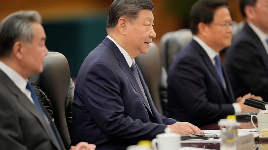 El presidente Xi Jinping afirmó el martes que China busca defender el orden mundial basado en la ONU, en declaraciones formuladas al reunirse en Pekín con el primer ministro de Finlandia, Petteri Orpo. El presidente Xi Jinping afirmó el martes que China busca defender el orden mundial basado en la ONU, en declaraciones formuladas al reunirse en Pekín con el primer ministro de Finlandia, Petteri Orpo.