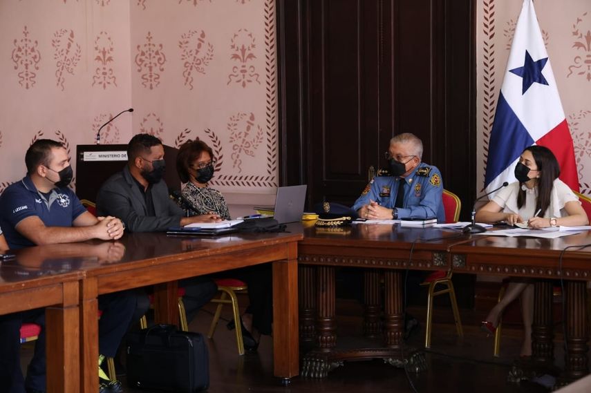 Bomberos logran acuerdo en mesa de diálogo