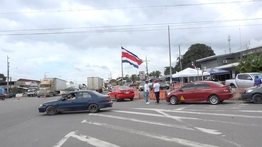 El comerciante Santiago Vargas, aduce que en Paso Canoas no se ve movimiento pero sí en otros sitios cercanos a la capital de Costa Rica.