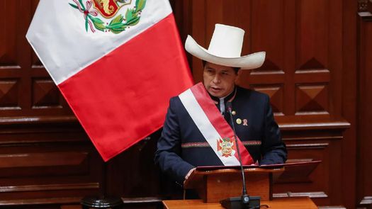 Presidente de Perú Pedro Castillo evita juicio político de destitución