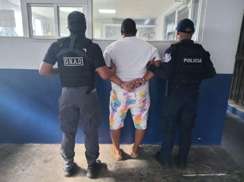 Funcionarios de aduanas y trabajadores portuarios capturados en Panamá por narcotráfico