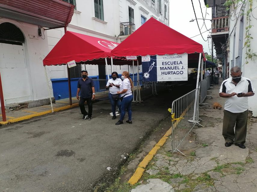 Hoy inició el proceso de aplicación de primeras y segundas dosis Pfizer con barridos de vacunación a partir de los 12 años en los circuitos 8-7 y 8-8.