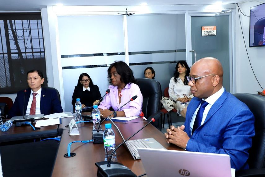 Ministra de Educación, Lucy Molinar rinde cuentas en Comisión de Presupuesto