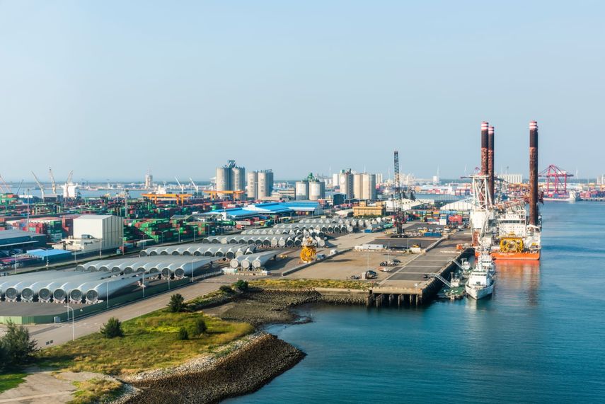 Petrolero panameño encalla junto al puerto taiwanés de Taichung