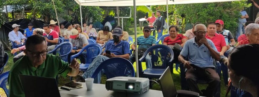 Gran cantidad de productores dijeron presentes en esta actividad organizada por el MIDA. Gran cantidad de productores dijeron presentes en esta actividad organizada por el MIDA.