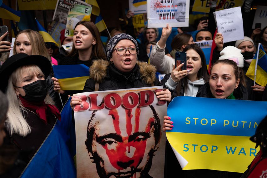 Países fronterizos con Rusia enfrentan un éxodo masivo