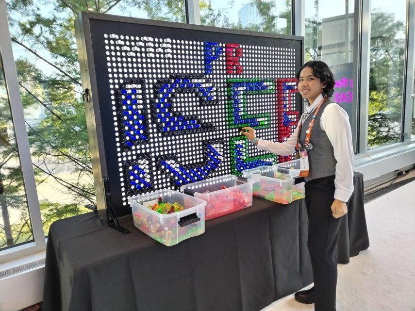 Las ganadoras del primer lugar de la Feria Científica del Ingenio Juvenil 2022, representaron a Panamá en la Feria Internacional de Ciencia e Ingeniería (ISEF Regeneron), la feria de ciencias más grande del mundo en este ámbito. Las ganadoras del primer lugar de la Feria Científica del Ingenio Juvenil 2022, representaron a Panamá en la Feria Internacional de Ciencia e Ingeniería (ISEF Regeneron), la feria de ciencias más grande del mundo en este ámbito.