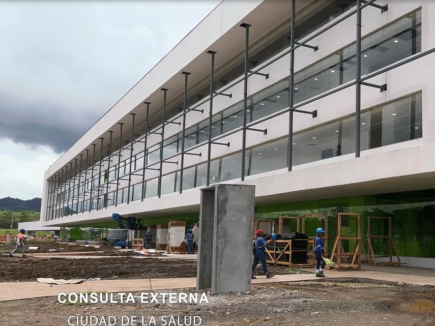 CSS: Edificio de consulta externa en fase de acabados