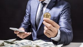 Criptomoneda bitcóin marca un nuevo récord y supera la barrera de los $70 mil