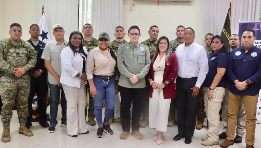 Tras una reunión de coordinación interinstitucional encabezada por el Ministro de Seguridad Pública (MINSEG), Frank Alexis Ábrego, junto con alcaldes y el gobernador de Darién, se acordó implementar el sistema de desarrollo de la Alerta Amber en la provincia, con el objetivo de fortalecer los mecanismos de búsqueda y protección de niños, niñas y adolescentes. Tras una reunión de coordinación interinstitucional encabezada por el Ministro de Seguridad Pública (MINSEG), Frank Alexis Ábrego, junto con alcaldes y el gobernador de Darién, se acordó implementar el sistema de desarrollo de la Alerta Amber en la provincia, con el objetivo de fortalecer los mecanismos de búsqueda y protección de niños, niñas y adolescentes.