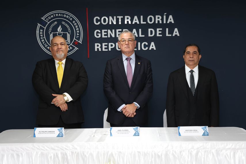 Anel Flores encabeza su primera reunión como Contralor y presenta visión quinquenal