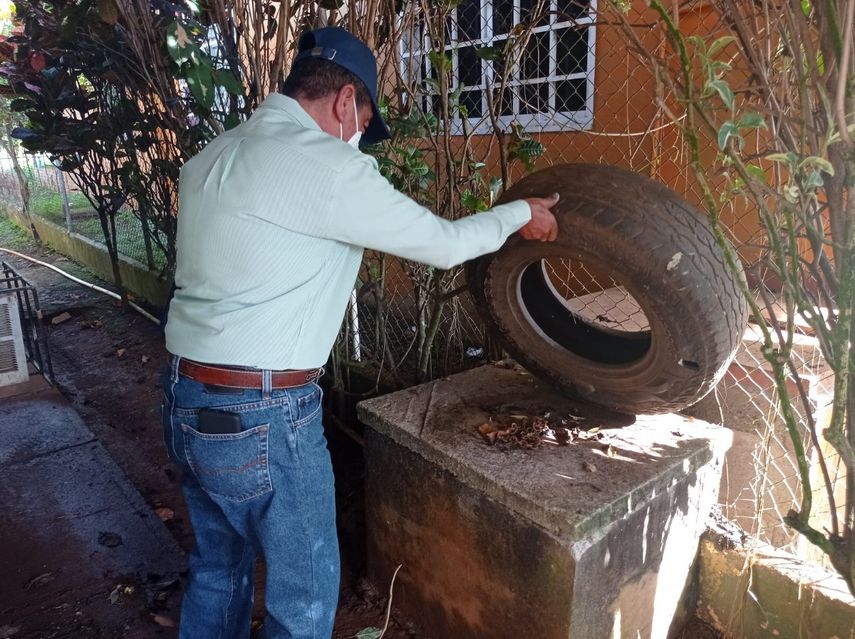 El Minsa recomienda mantener áreas limpias y eliminar criaderos del mosquito transmisor del dengue.