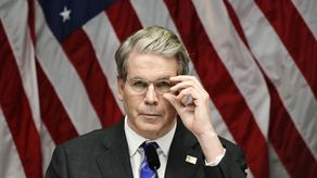 Secretario del Tesoro de Estados Unidos reclama revisión independiente de la Fed