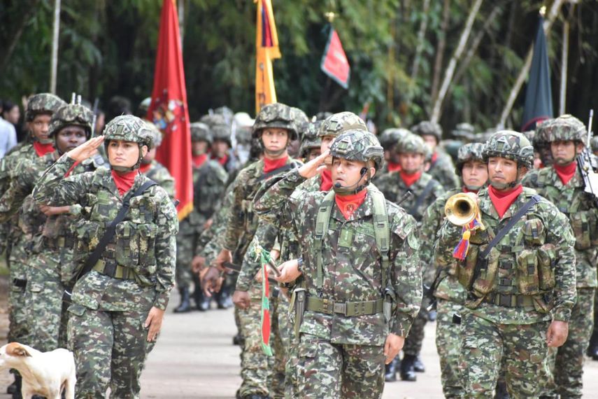 Colombia celebra con desfile militar su Día de la Independencia y 500 años de Santa Marta