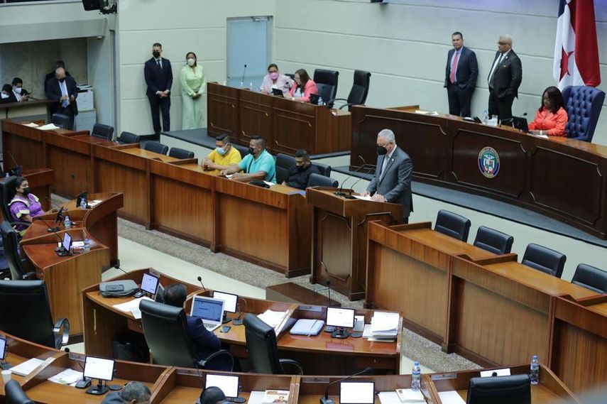 En la Asamblea Carlos García estuvo acompañado de Jacinto Quintero y Seferino Ábrego, miembro de la Comisión de Seguimiento a los acuerdos, y representante de los Afectados, respectivamente.