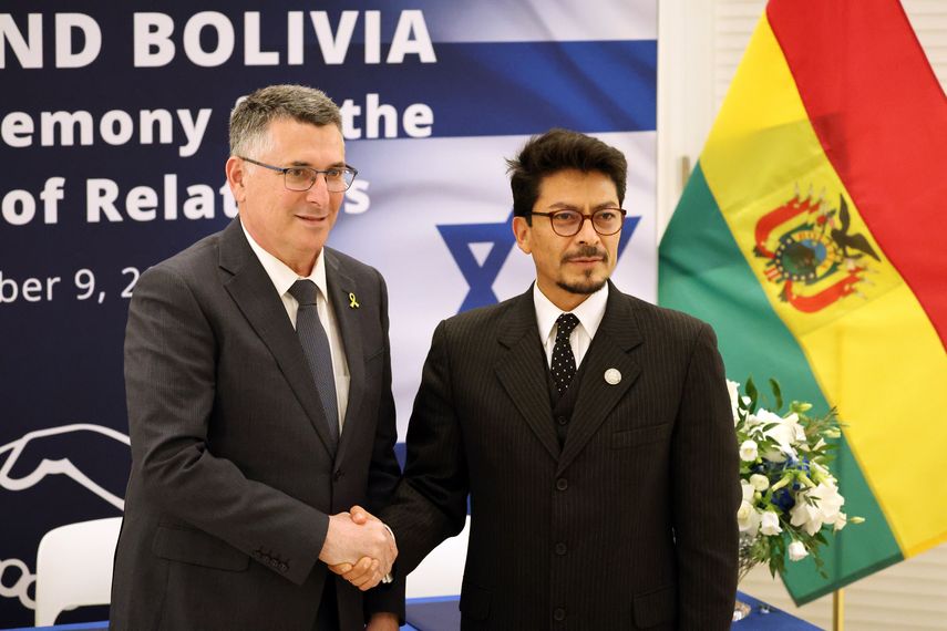 Bolivia e Israel estrecharon las manos en señal de paz y cooperación. EFE