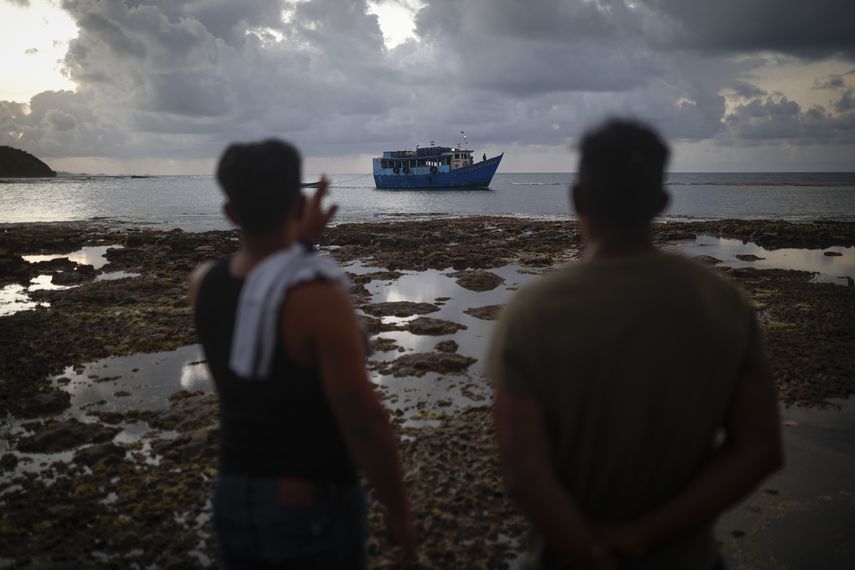 Al menos tres migrantes murieron (dos venezolanas y un colombiano) y otra de nacionalidad venezolana se encuentra en estado reservado tras el naufragio este martes de una embarcación con 16 personas a bordo en el Caribe panameño que se dirigía a Puerto Obaldía