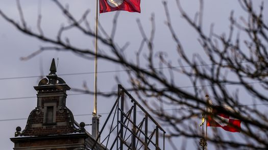 El ministro de Asuntos Exteriores de Dinamarca, Lars Løkke Rasmussen, confirmó este martes que mañana se reunirá con el secretario de Estado de EE.UU., Marco Rubio, para tratar sobre el interés de Washington en el territorio autónomo danés de Groenlandia y que el vicepresidente estadounidense, JD Vance, ejercerá de anfitrión del encuentro. El ministro de Asuntos Exteriores de Dinamarca, Lars Løkke Rasmussen, confirmó este martes que mañana se reunirá con el secretario de Estado de EE.UU., Marco Rubio, para tratar sobre el interés de Washington en el territorio autónomo danés de Groenlandia y que el vicepresidente estadounidense, JD Vance, ejercerá de anfitrión del encuentro.