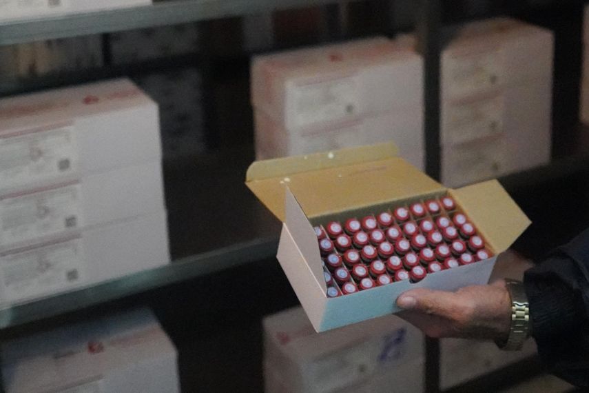 100.000 dosis de vacunas contra el sarampión fueron donadas por Venezuela a Bolivia. 100.000 dosis de vacunas contra el sarampión fueron donadas por Venezuela a Bolivia.