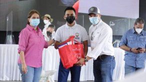 MEDUCA hace entrega de mochilas y zapatos en Veraguas