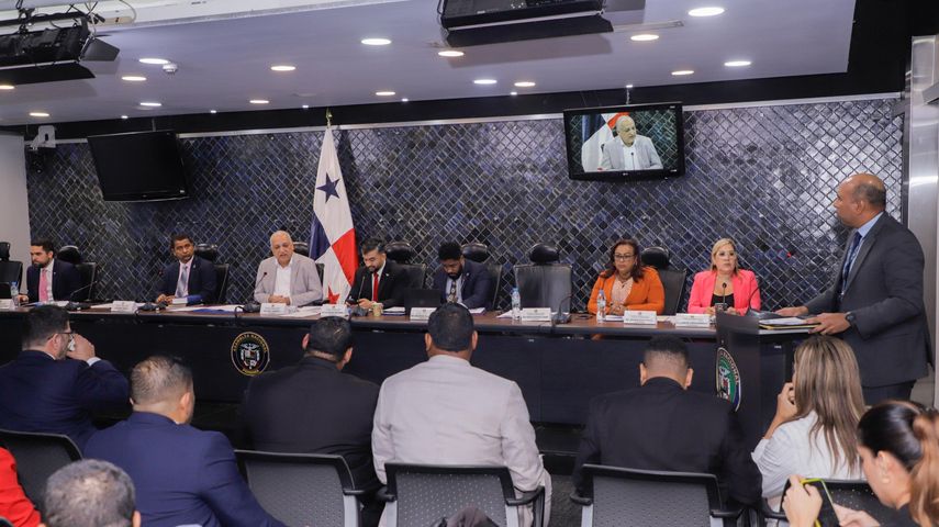 Comisión de Gobierno rechaza anteproyecto que proponía regular las notarías