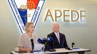 Panamá podría generar hasta 30 mil empleos directos e indirectos en las provincias si logra habilitar vuelos internacionales comerciales directos hacia los aeropuertos de Río Hato y David, según estimaciones presentadas por la Asociación Panameña de Ejecutivos de Empresa (APEDE). Panamá podría generar hasta 30 mil empleos directos e indirectos en las provincias si logra habilitar vuelos internacionales comerciales directos hacia los aeropuertos de Río Hato y David, según estimaciones presentadas por la Asociación Panameña de Ejecutivos de Empresa (APEDE).