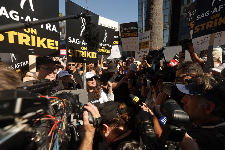 Actores de Hollywood llevan a NY protestas contra la IA