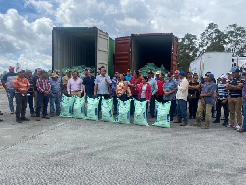 Productores de Tierras Altas reciben apoyo del MIDA.