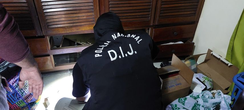 Se realizaron más de 50 allanamientos en varios sectores. Se realizaron más de 50 allanamientos en varios sectores.