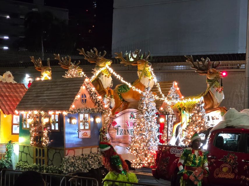 Panamá: La magia de la Navidad se apoderó de la calle 50 con el desfile 2024
