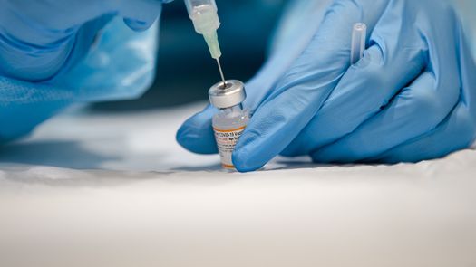 Covid-19: Países pobres rechazan millones de vacunas por caducar