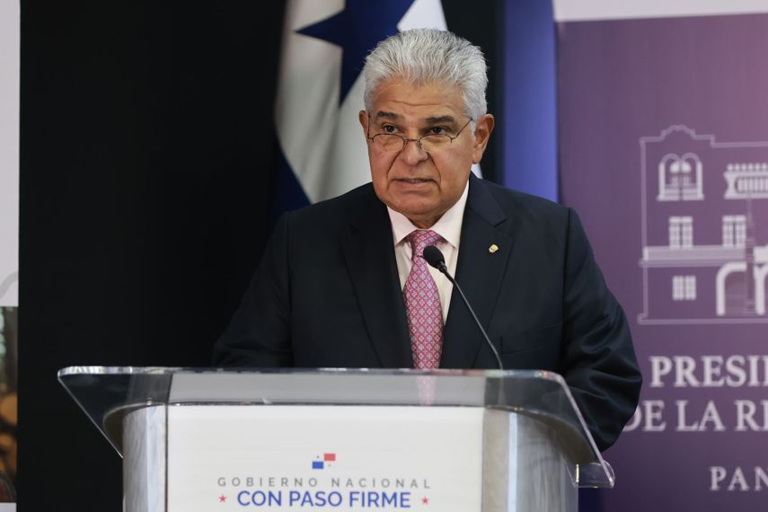 Mulino descarta un alza en impuestos y habla de mejorar la recaudación