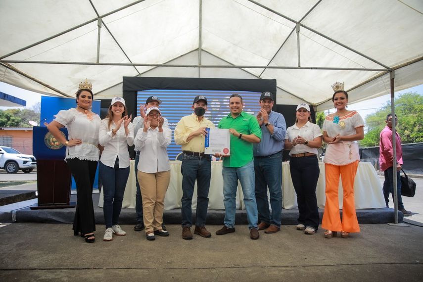 Tras la orden de los trabajos del Presidente Nito Cortizo, el Gimnasio Auditorio de Las Tablas se convertirá en la sede del Centro Nacional del Folklore. Tras la orden de los trabajos del Presidente Nito Cortizo, el Gimnasio Auditorio de Las Tablas se convertirá en la sede del Centro Nacional del Folklore.