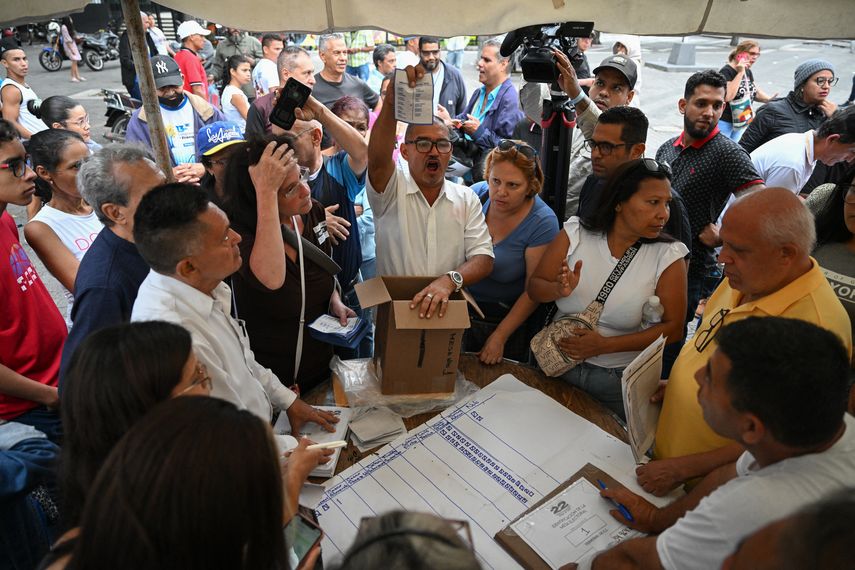 La realidad en Venezuela sigue siendo una "amenaza extraordinaria para la seguridad nacional y la política exterior de Estados Unidos", asegura la Casa Blanca. La realidad en Venezuela sigue siendo una "amenaza extraordinaria para la seguridad nacional y la política exterior de Estados Unidos", asegura la Casa Blanca.