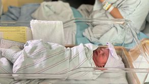 Gemelos nacen con 15 minutos de diferencia